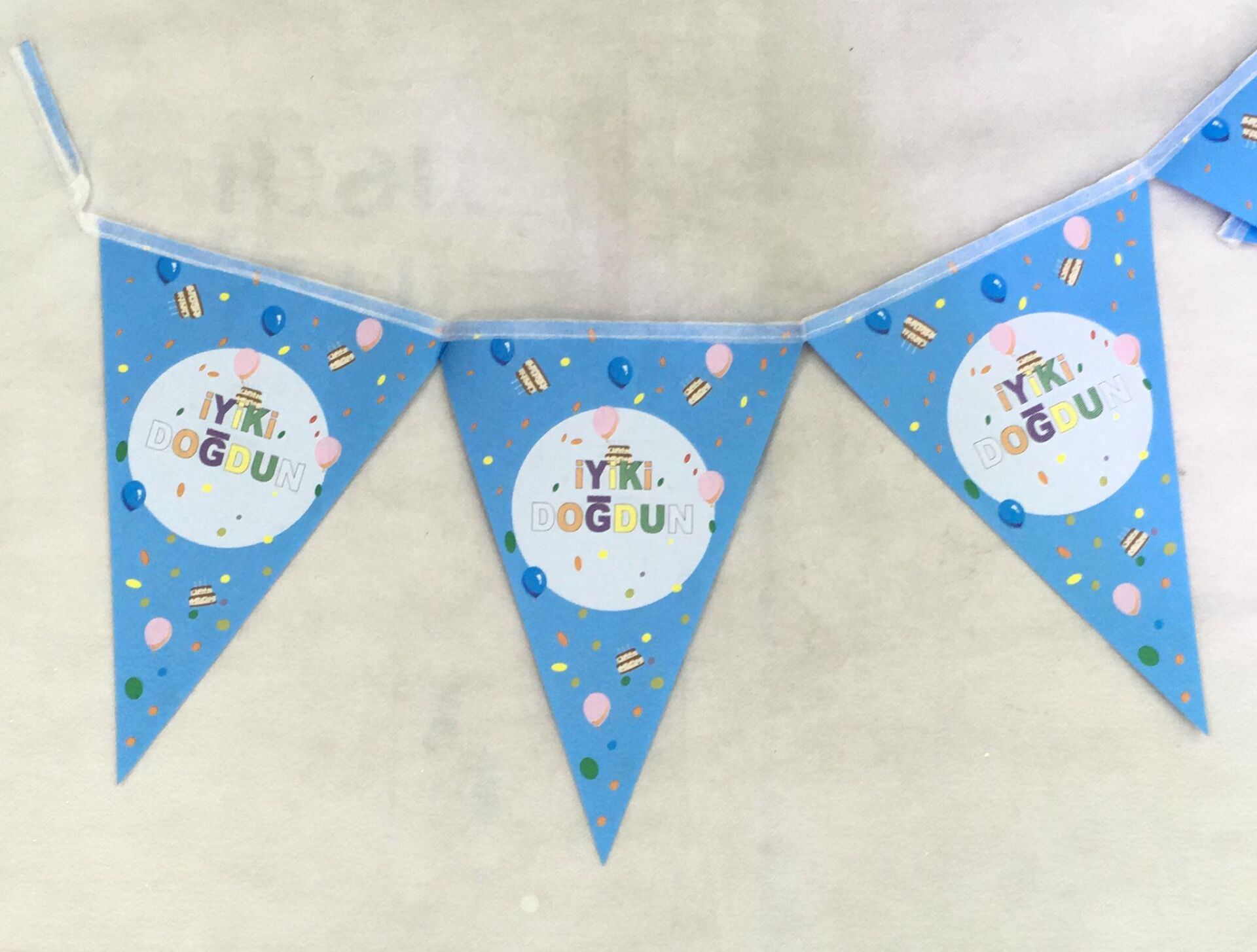 FLAMA ÜÇGEN İYİKİ DOĞDUN MAVİ-PEMBE