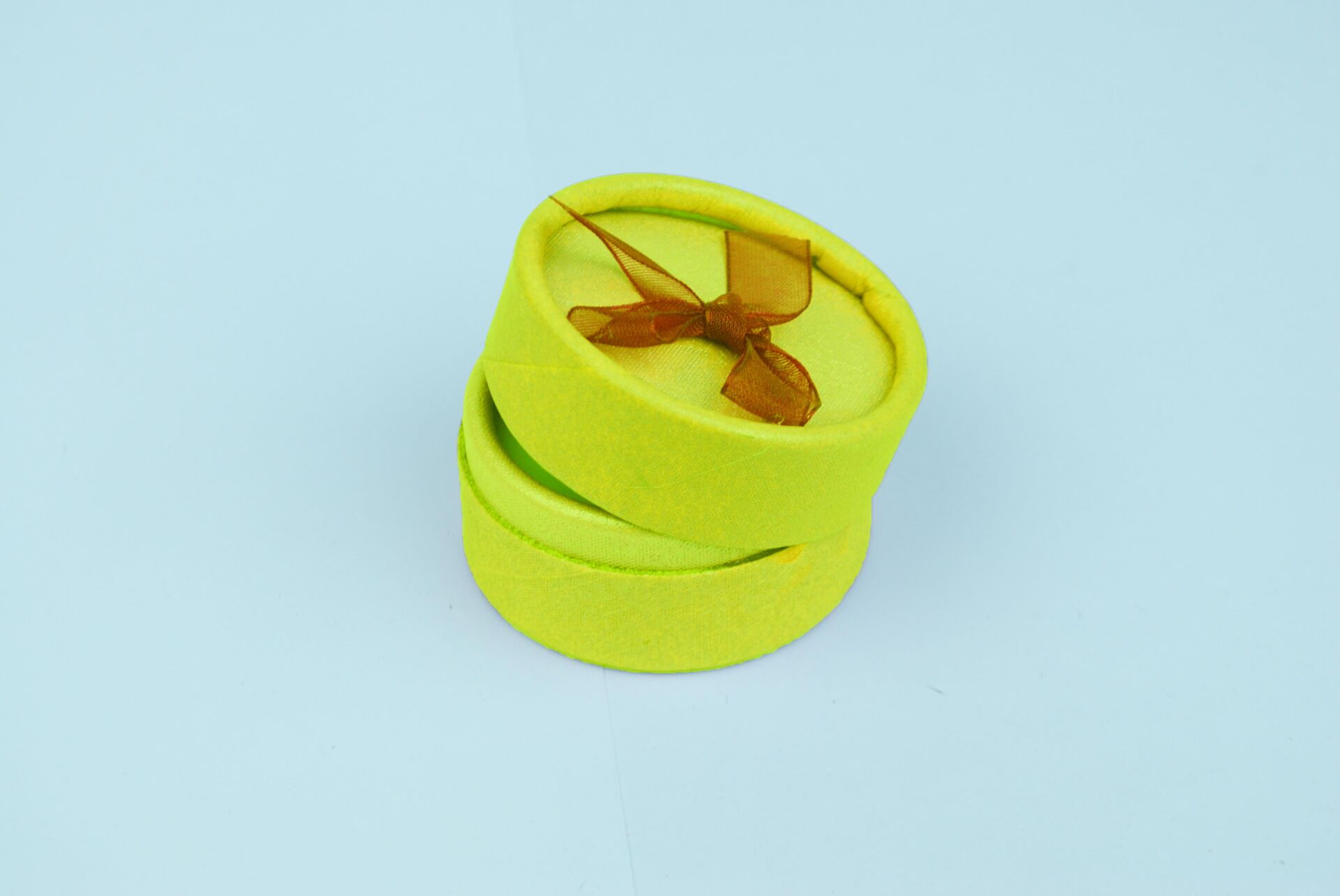 KUTU TEKLİ YUVARLAK YÜZÜK FİYONKLU ALTIN