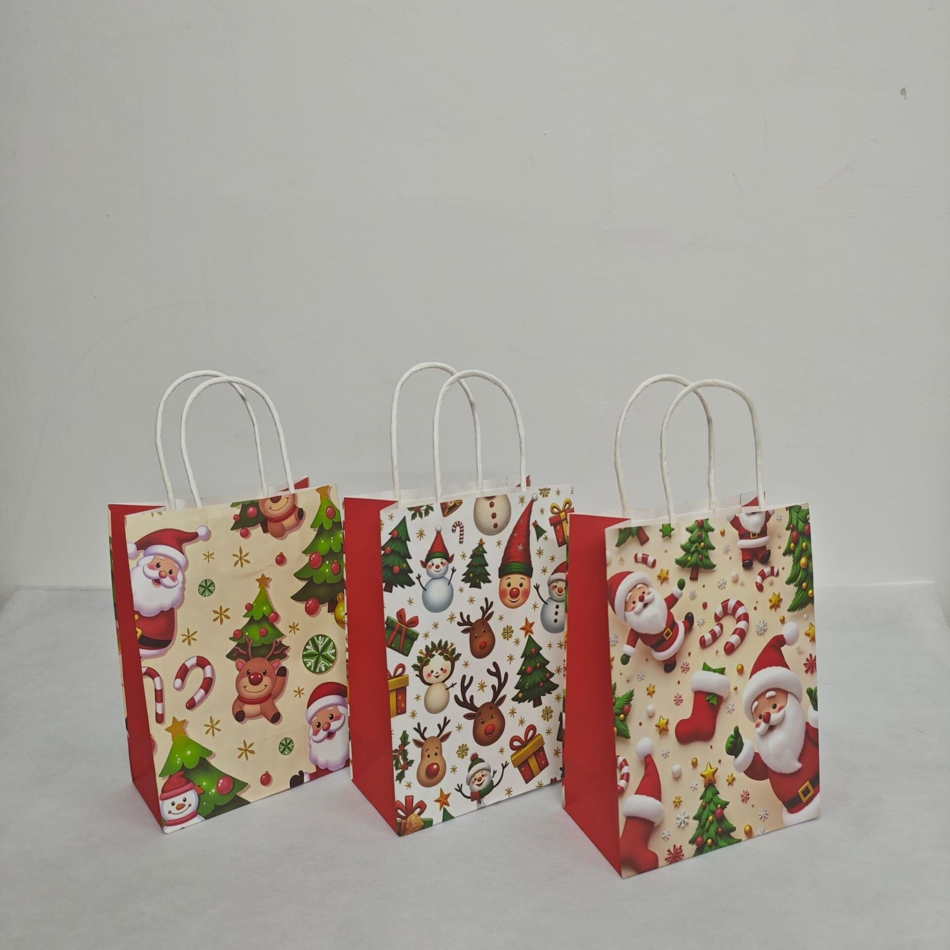 ÇANTA KRAFT BEYAZ YILBAŞI FİGÜRLER 15*21*8 12 Lİ