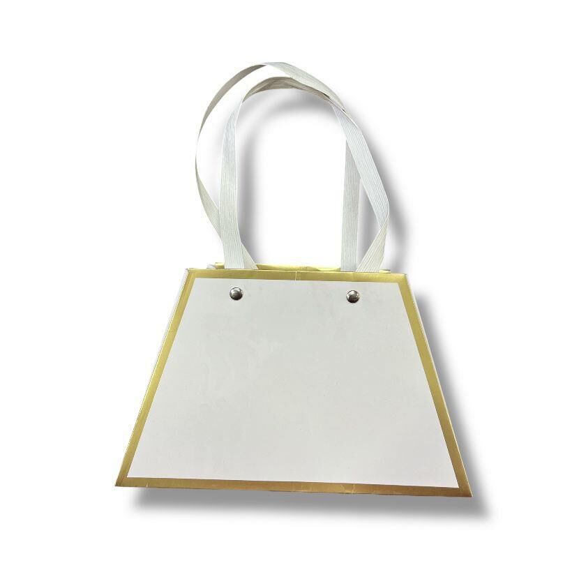 ÇANTA KARTON PLASTİK SAPLI 21*10*13 CM BEYAZ