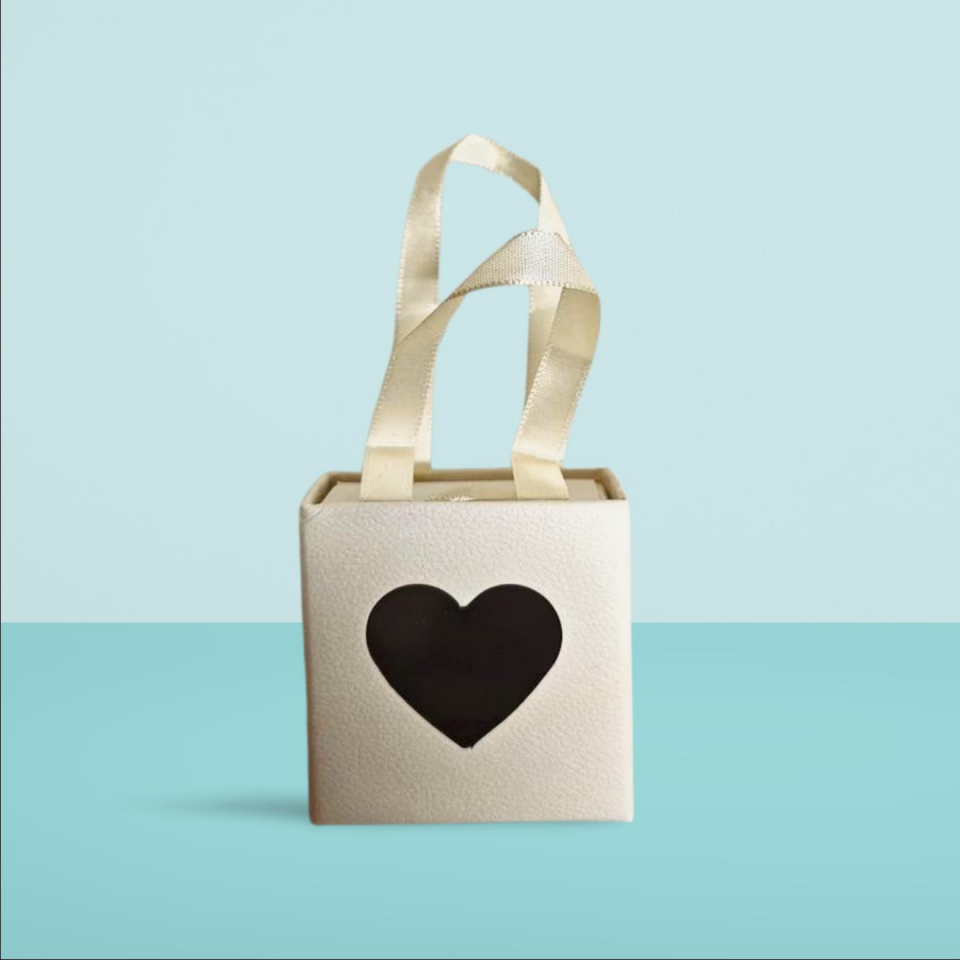 KUTU TEKLİ KARE KALP ÇERÇEVELİ 6*6 CM BEYAZ