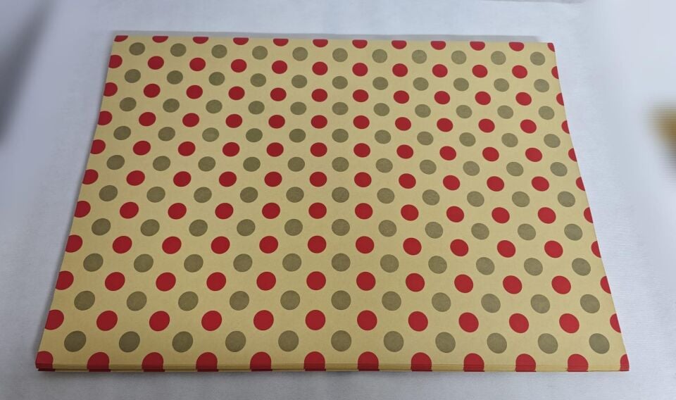 KRAFT KAĞIT 70*100 KRAFT KIRMIZI GÜMÜŞ PUANLI 50Lİ