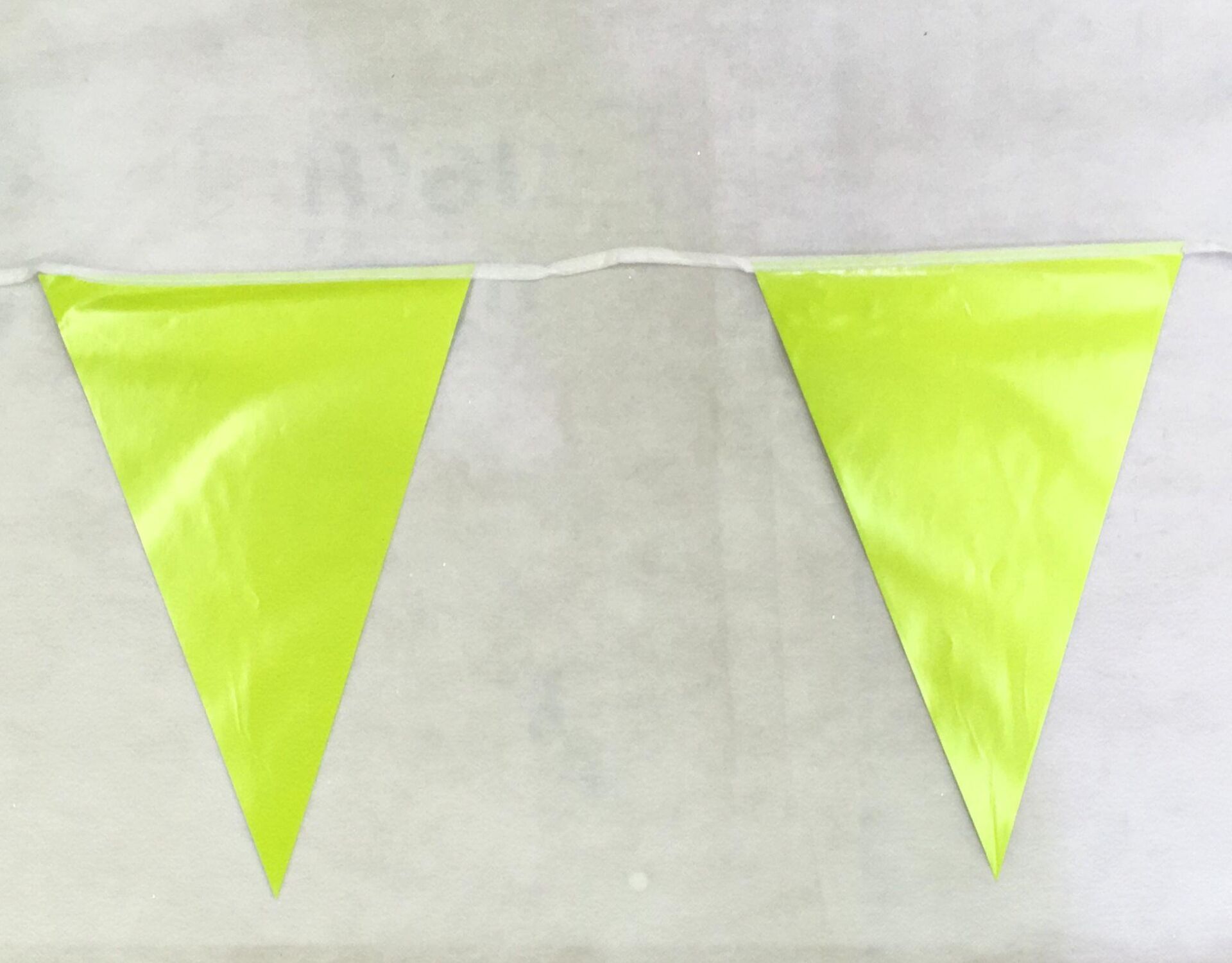 FLAMA ÜÇGEN TEMALI DÜZ YEŞİL