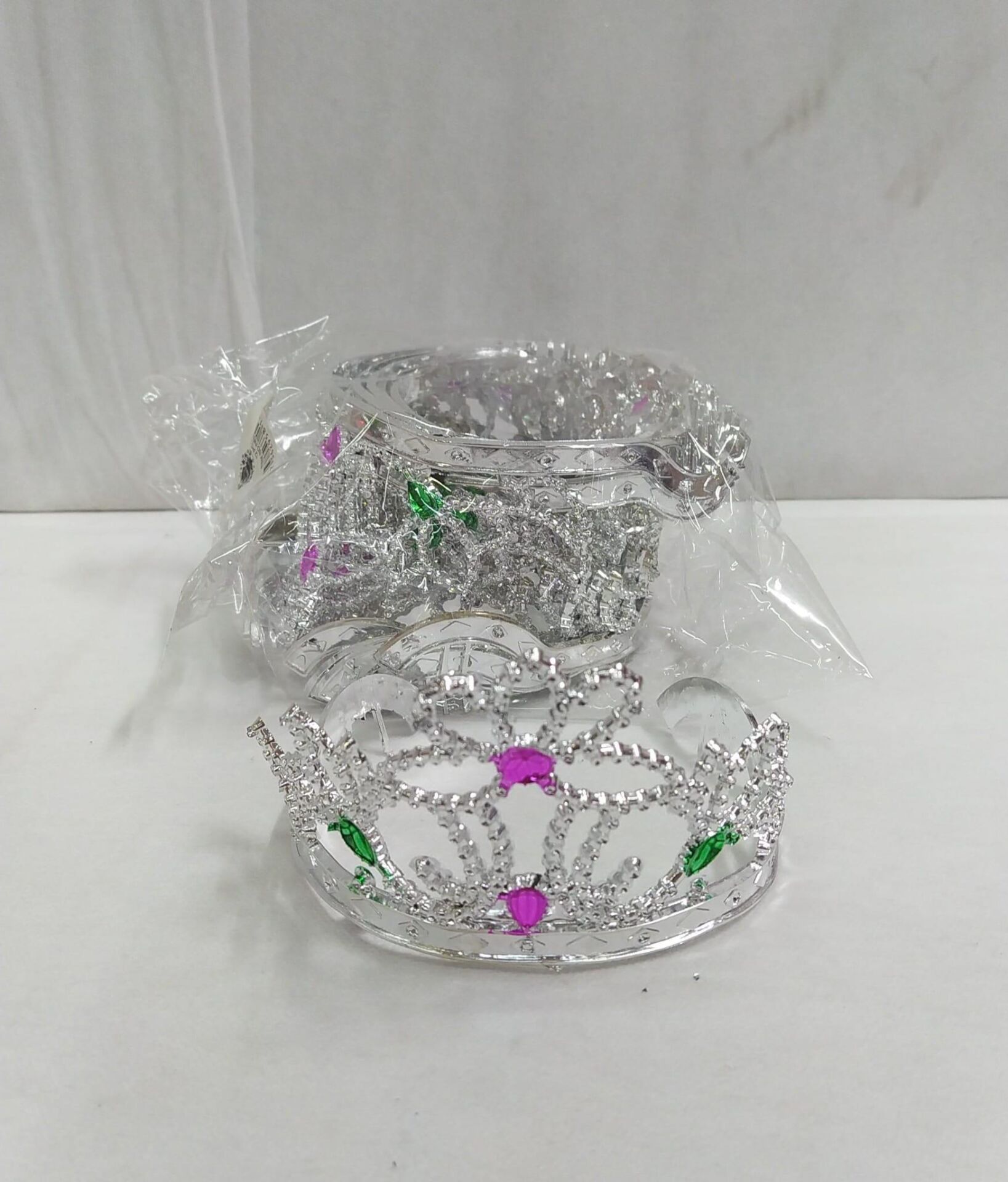 TAÇ PLASTİK GÜMÜŞ TAŞLI DÜZ 12 Lİ