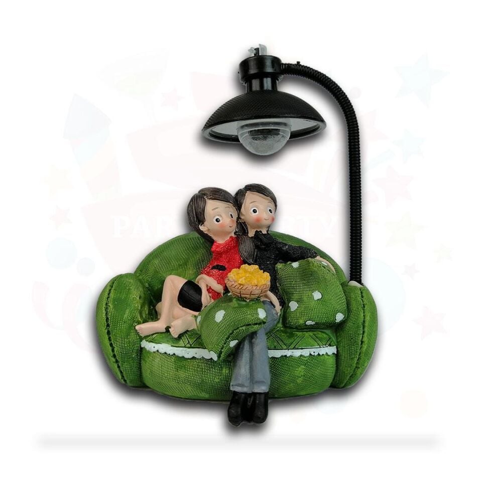 HEDİYELİK SÜS KOLTUKTA OTURAN AŞIKLAR (IŞIKLI)