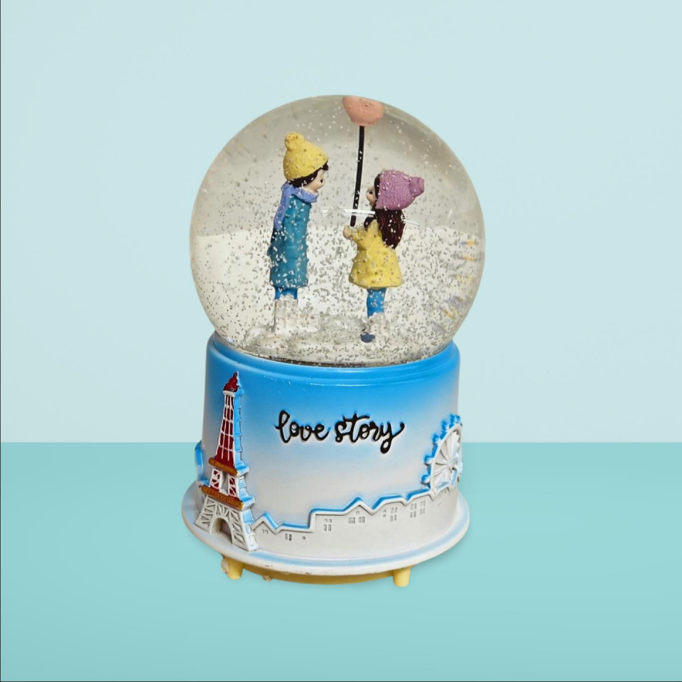 KAR KÜRESİ BANKTA UTURAN İKİLİ