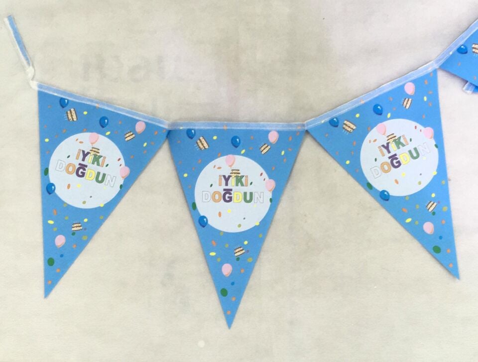 FLAMA ÜÇGEN İYİKİ DOĞDUN MAVİ-PEMBE