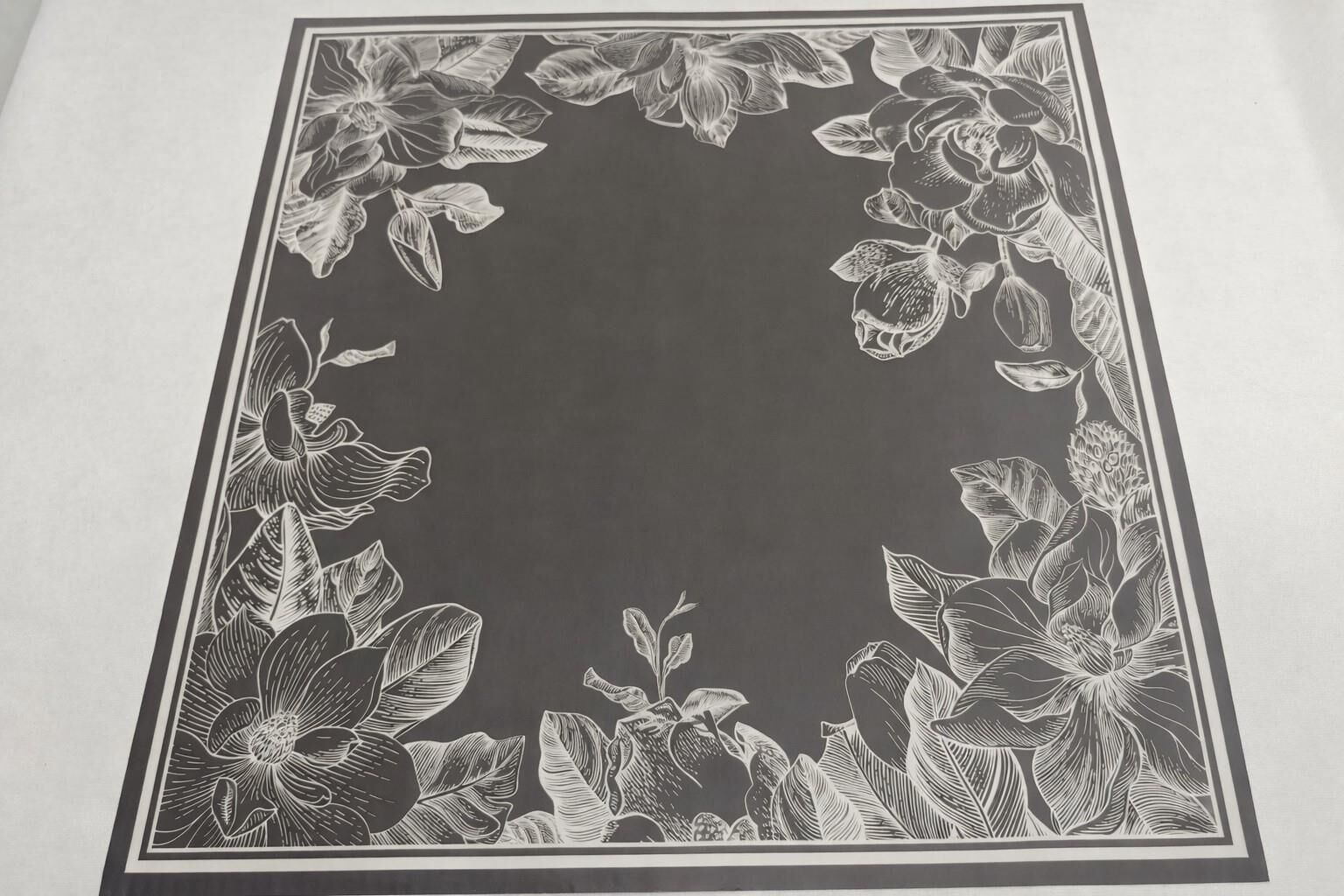 BUKETLİK PP KENAR ÇİÇEKLİ ÇERÇEVELİ 60*60