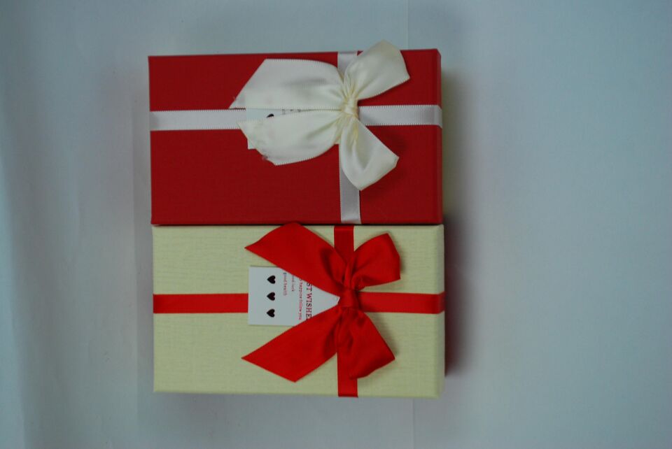 KUTU TEKLİ KURDELA KAPAKLI KIRMIZI-KREM