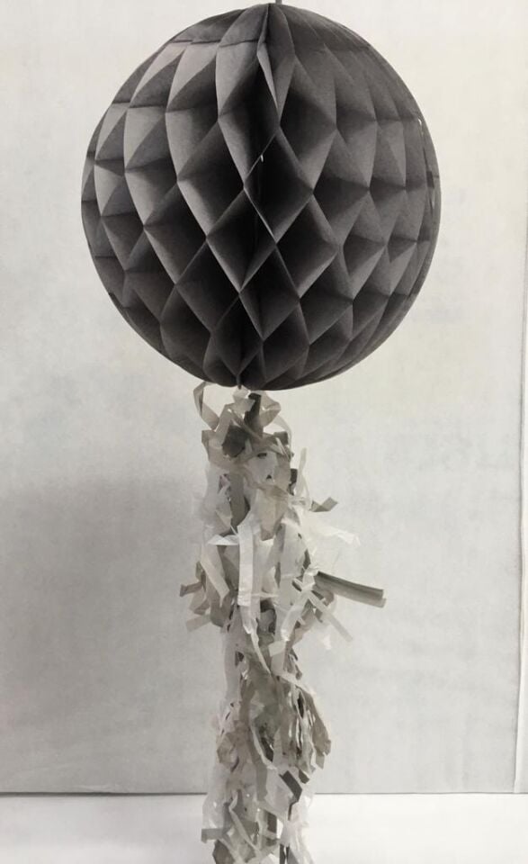 KAĞIT TOP SÜS PETEKLİ 25 CM PÜSKÜLLÜ 85 CM SILVER