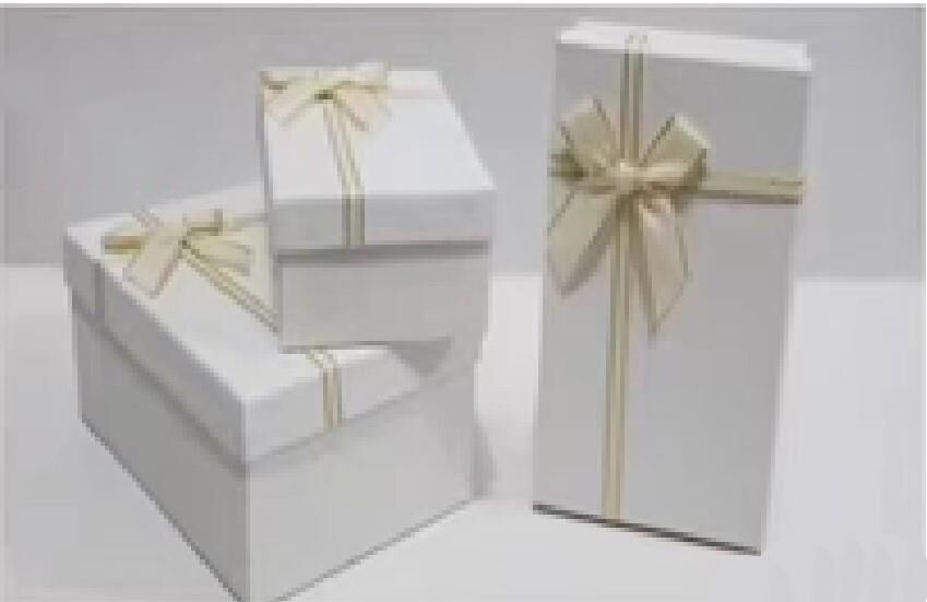 KUTU DİKDÖRTGEN SİMLİ KURDELELİ BEYAZ 3 LÜ