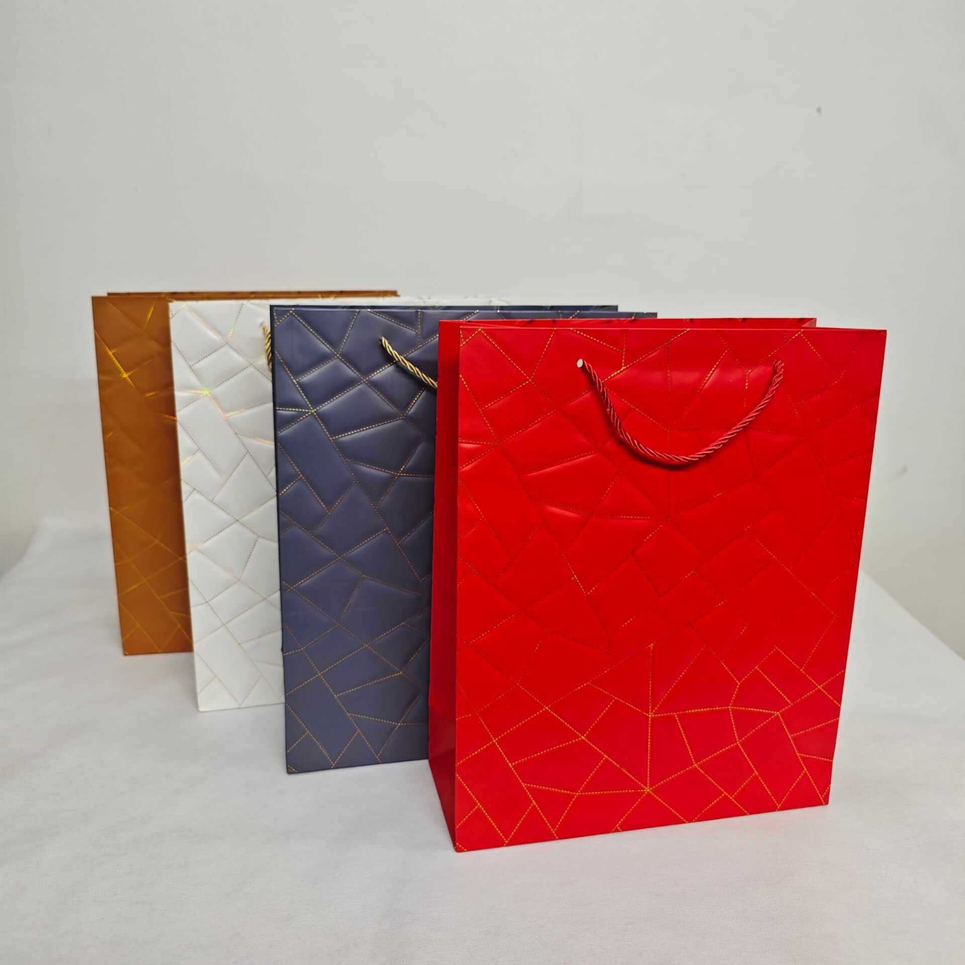 ÇANTA İP SAPLI İTHAL KENDİNDEN DESEN26*32*10 12 Lİ