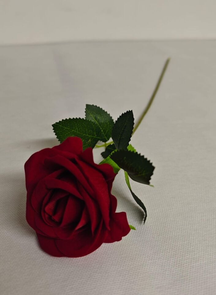 YAPAY ÇİÇEK KADİFE GÜL TEKLİ KIRMIZI